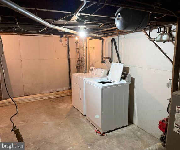 14 CHARLES ST, Hanover, PA 17331