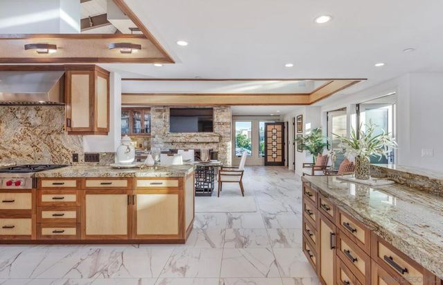 187 Cherry Ave, Carlsbad, CA 92008