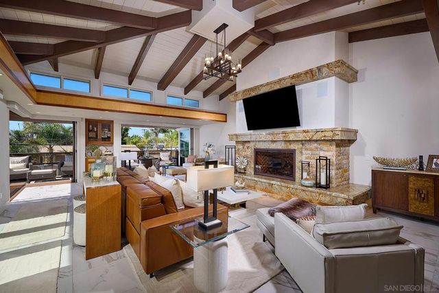 187 Cherry Ave, Carlsbad, CA 92008