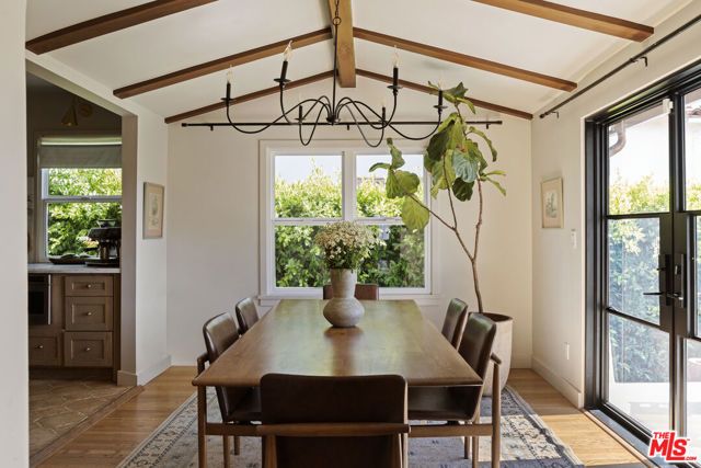 3952 Sutro Avenue, Los Angeles, CA 90008