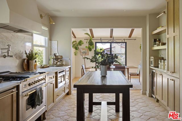 3952 Sutro Avenue, Los Angeles, CA 90008