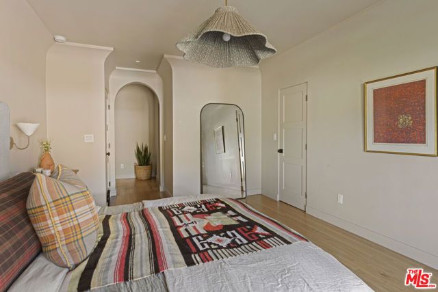 3952 Sutro Avenue, Los Angeles, CA 90008