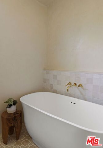3952 Sutro Avenue, Los Angeles, CA 90008
