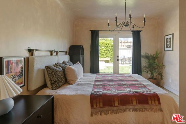 3952 Sutro Avenue, Los Angeles, CA 90008