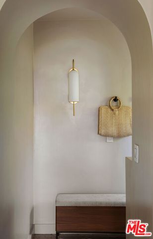 3952 Sutro Avenue, Los Angeles, CA 90008