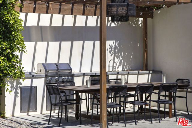 3952 Sutro Avenue, Los Angeles, CA 90008