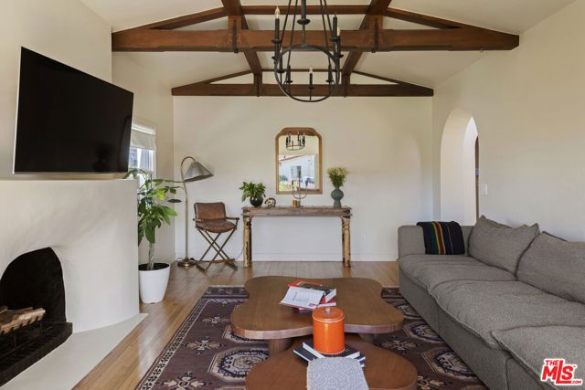 3952 Sutro Avenue, Los Angeles, CA 90008