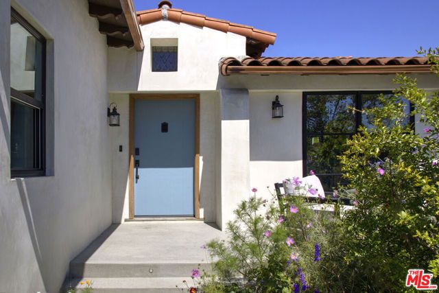 3952 Sutro Avenue, Los Angeles, CA 90008