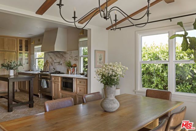 3952 Sutro Avenue, Los Angeles, CA 90008