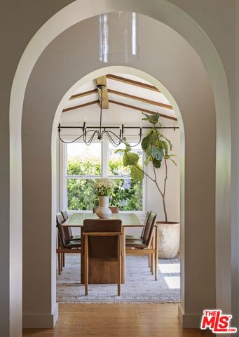 3952 Sutro Avenue, Los Angeles, CA 90008