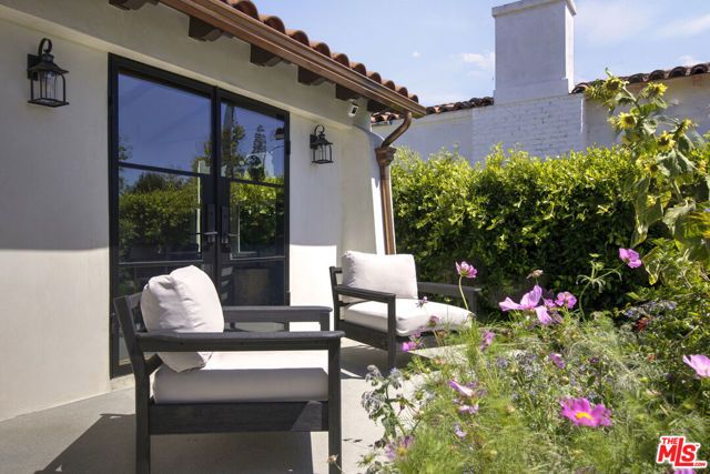 3952 Sutro Avenue, Los Angeles, CA 90008