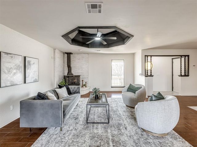 901 NE 6th Street, Moore, OK 73160