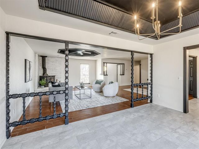 901 NE 6th Street, Moore, OK 73160