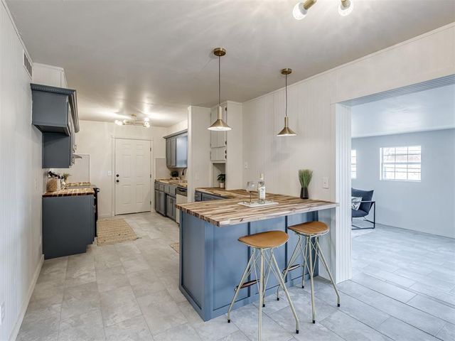 901 NE 6th Street, Moore, OK 73160