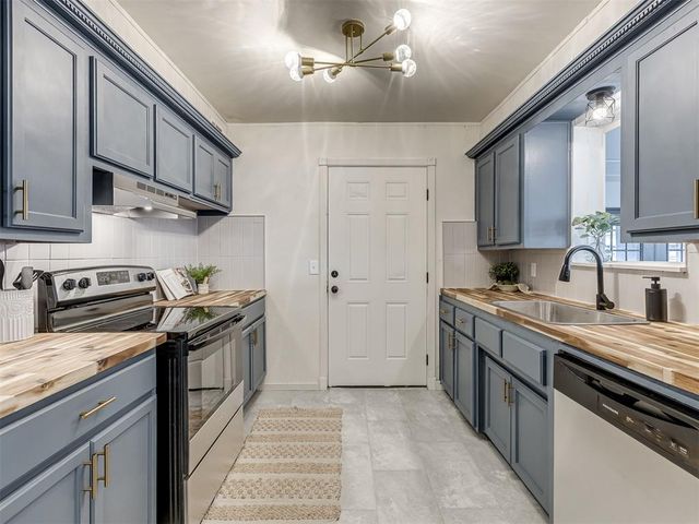 901 NE 6th Street, Moore, OK 73160