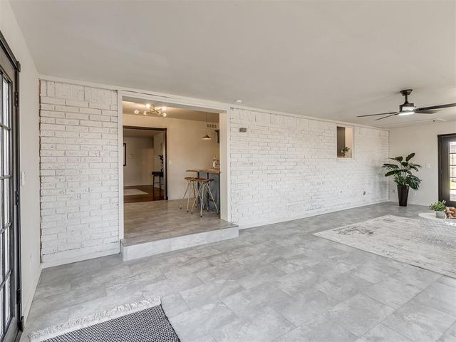 901 NE 6th Street, Moore, OK 73160