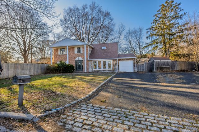 4 Vale Court, Mount Sinai, NY 11766