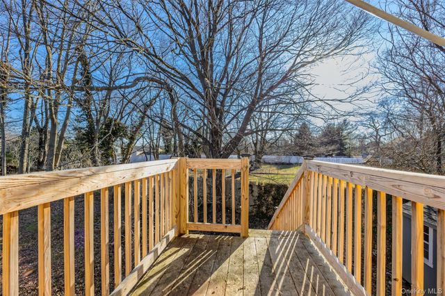 4 Vale Court, Mount Sinai, NY 11766