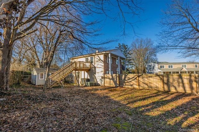 4 Vale Court, Mount Sinai, NY 11766