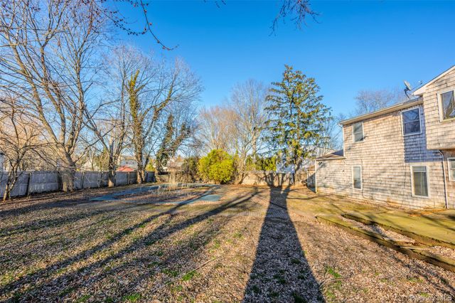 4 Vale Court, Mount Sinai, NY 11766