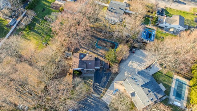 4 Vale Court, Mount Sinai, NY 11766