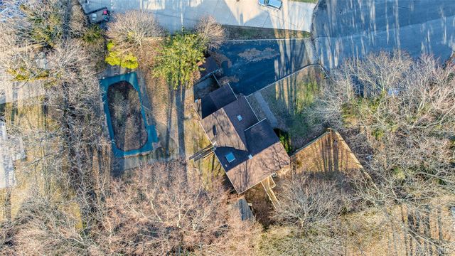 4 Vale Court, Mount Sinai, NY 11766