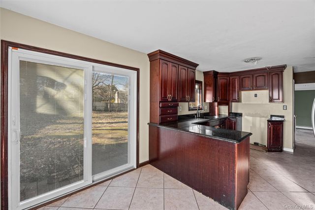 4 Vale Court, Mount Sinai, NY 11766