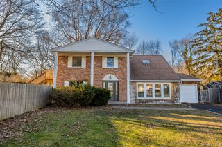 4 Vale Court, Mount Sinai, NY 11766