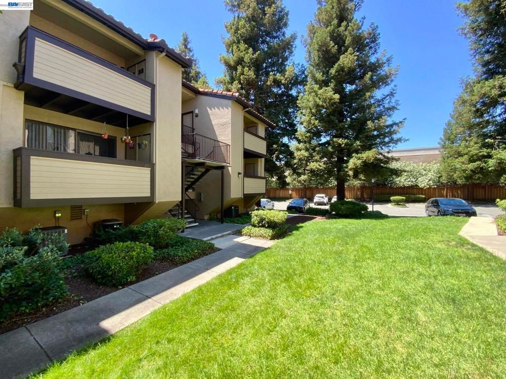 Image 3 of property listing at 205 Wenatchee Cmn 16, Fremont, CA 94539