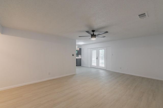 208 Evelyn Street, Desoto, TX 75115
