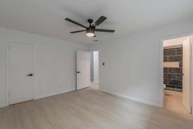 208 Evelyn Street, Desoto, TX 75115