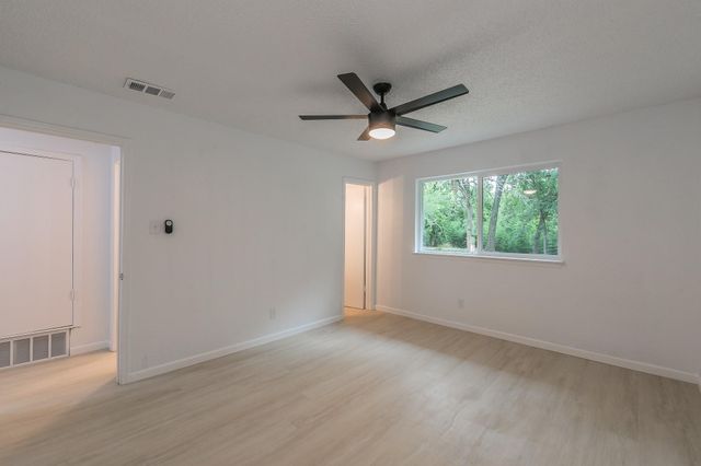 208 Evelyn Street, Desoto, TX 75115