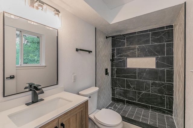 208 Evelyn Street, Desoto, TX 75115