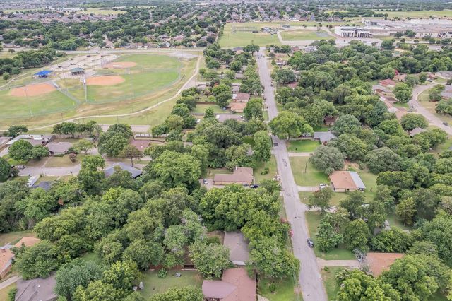 208 Evelyn Street, Desoto, TX 75115