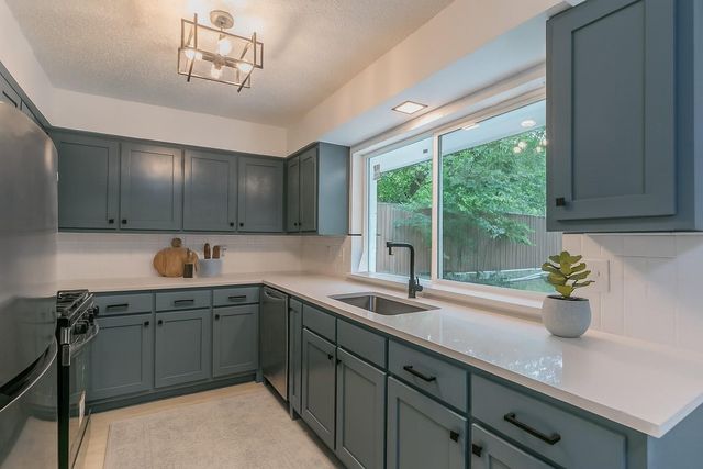 208 Evelyn Street, Desoto, TX 75115