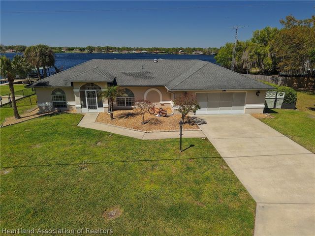 1086 Lake Carrie Drive, Lake Placid, FL 33852