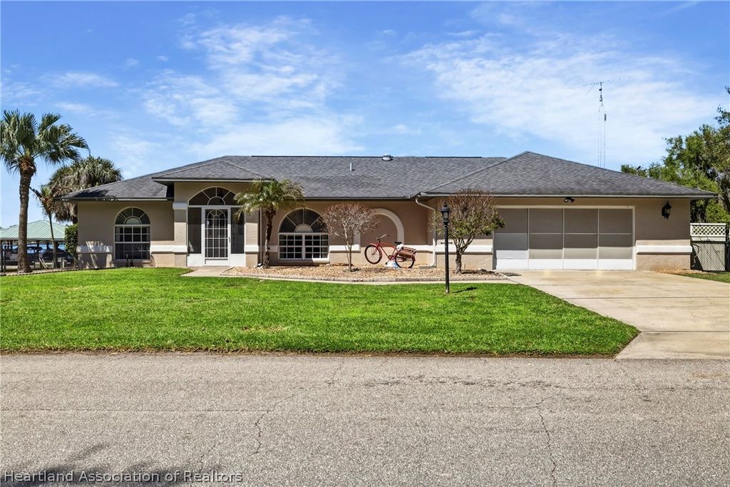 1086 Lake Carrie Drive, Lake Placid, FL 33852