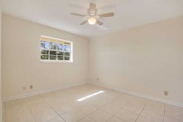 533 W Jasmine Drive B, Lake Park, FL 33403