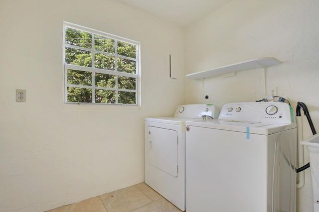 533 W Jasmine Drive B, Lake Park, FL 33403