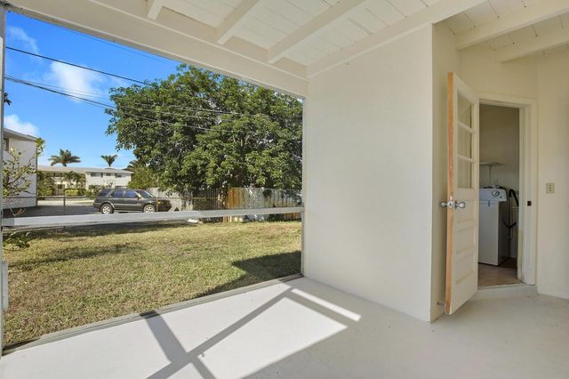 533 W Jasmine Drive B, Lake Park, FL 33403