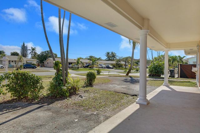 533 W Jasmine Drive B, Lake Park, FL 33403