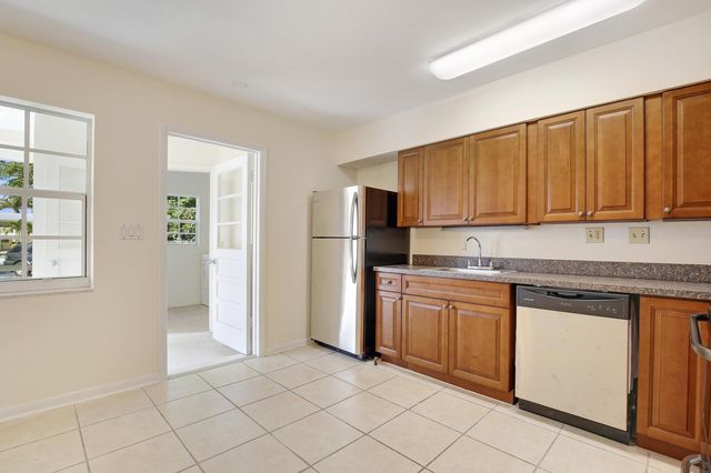 533 W Jasmine Drive B, Lake Park, FL 33403