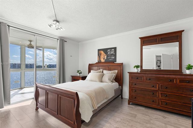 1170 NE 191st St 35, Miami, FL 33179