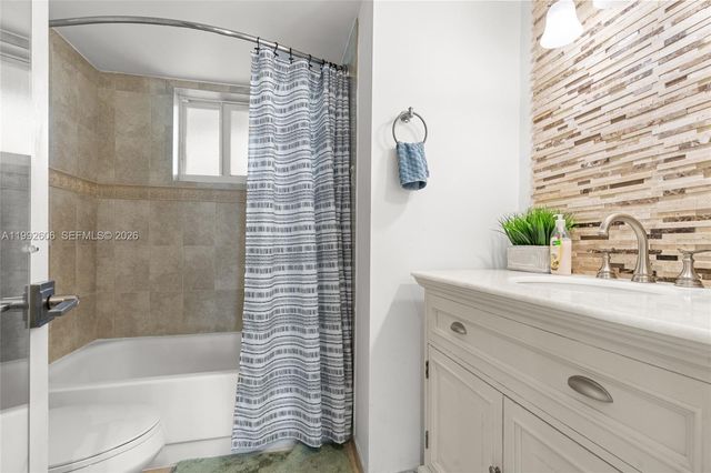 1170 NE 191st St 35, Miami, FL 33179