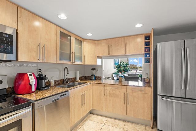 1170 NE 191st St 35, Miami, FL 33179