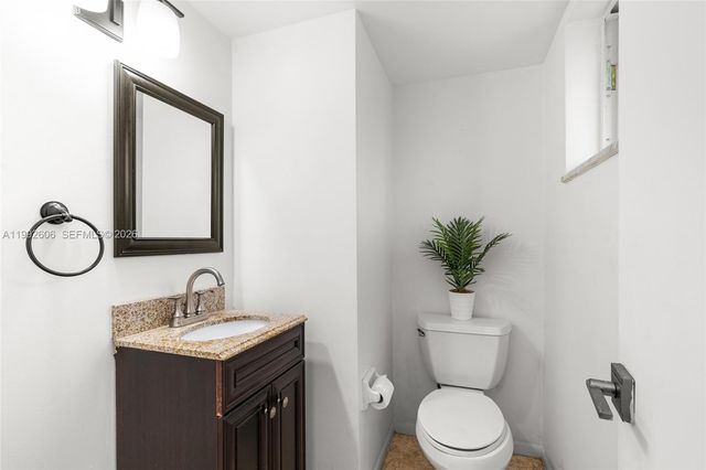 1170 NE 191st St 35, Miami, FL 33179