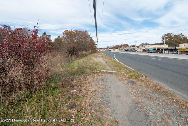 9 Us 9, Howell, NJ 07728