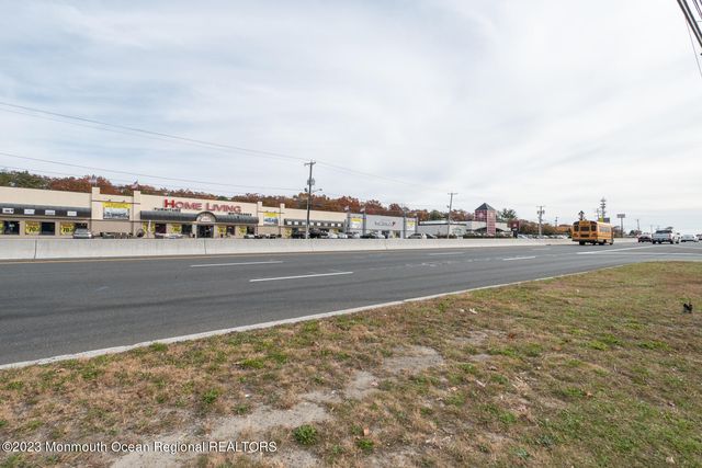 9 Us 9, Howell, NJ 07728