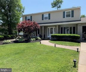 308 MONMOUTH DR, Cherry Hill, NJ 08002