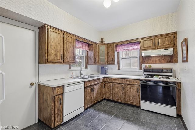 989 Amelia Avenue, Akron, OH 44302